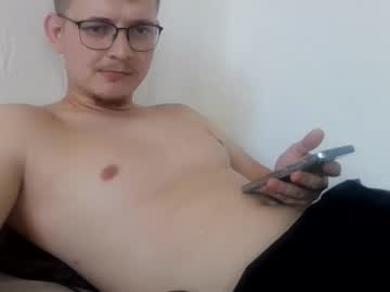 Toma84000 big cock cam stud 28 yrs streaming live