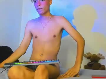 Live gay cam model Troystarlight streaming now in HD