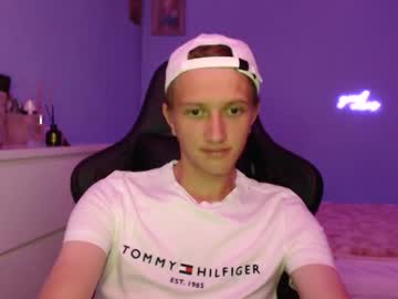 Live twink cam Twinkyray, age 22 yrs nude and streaming