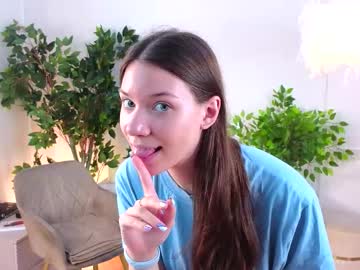 Uwucutiee, 18 years old, The first day! GOAL: Take off my T-shirt  i'm Nala #18 yo #new #teen #young #bigass [39 tokens remaining], webcam photo