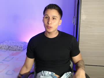 Valentinosex_1, 25 years old, cum in public [800 tokens remaining] #latino #bigcock #muscle #young #cum #cumshow, webcam photo