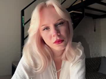 Venessabonavia, 18 years old, goal: suck finger close-up #shy #18 #blonde #new #cute nice to meet you guys! check my profile :3 [93 tokens remaining], webcam photo