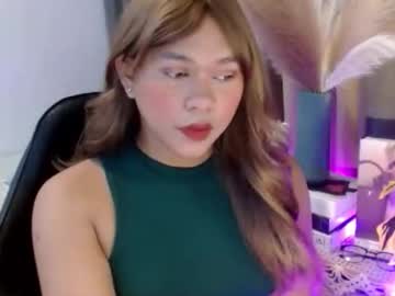 Skinny Asian cam girl Veronica_kate25 live in HD