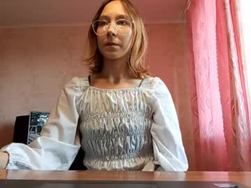 Vickeygrazioplene, 18 years old, Goal: (   tease with tits  )     Hello guys ^my name is  Liza ?Welcome to my room ?^ #shy #new #natural #18 #bigass [22 tokens remaining], webcam photo