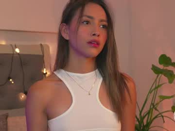 Squirting cam girl Victoria__rossi age 21 yrs live now
