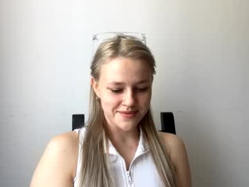 Vinitadimario, 18 years old, Goal   Lower my shorts and show my panties .Heeey everyone, my name is Maria im new  here, ?ome in and let's get to know each other #shy #18 #new #young #blonde [100 tokens remaining], webcam photo