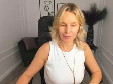 Live Milf Vivianlirei - Hot Milf Cams
