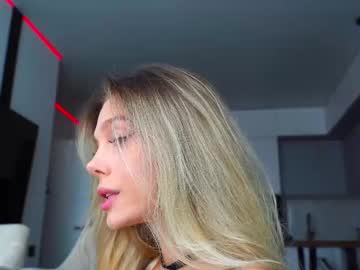 Squirting cam girl Whitebanny age 22 yrs live now