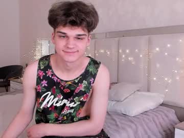 Williemiler, 19 years old, Welcome to my room! - Goal: Take off t-shirt [139 tokens left] #new #18 #cum #gay #young, webcam photo