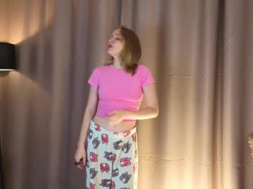 Yangsperanza, 18 years old, ?^•?•^? #new and really #shy but super #cute  || GOAL:  Raise my T -shirt(not flash something haha)  || #blonde #young [150 tokens remaining], webcam photo
