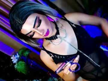 Skinny Asian cam girl Yasii19 live in HD