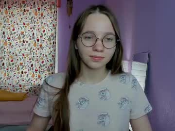 Your_leslie, 24 years old, Feet [40 tokens left] Welcome to my room PM 5 tok #petite #young #feet #teen #cute, webcam photo