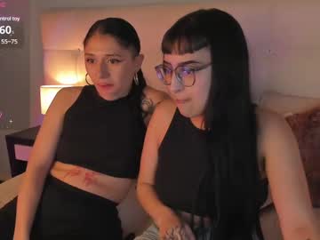 Hairy cam model Zowi_hottiee live now